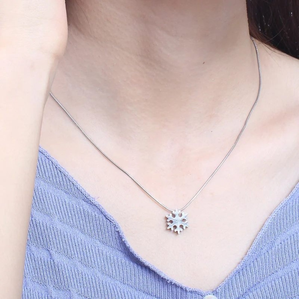 Stainless Steel Snowflake Necklace and Earrings Set‎ Winter Jewelry - Picture 2 of 2
